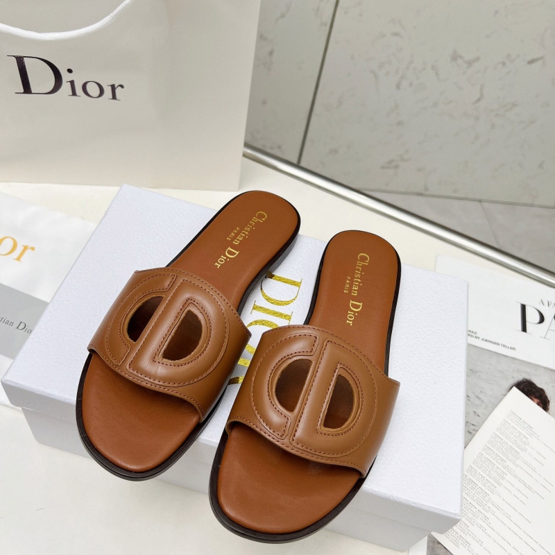 Ce**e slippers